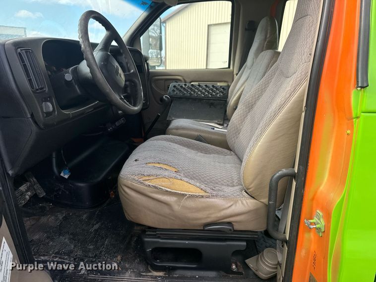 image for item LH9461 2009 GMC C6500 Crew Cab chipper truck