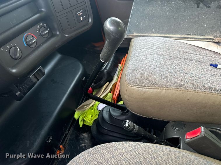 image for item LH9461 2009 GMC C6500 Crew Cab chipper truck