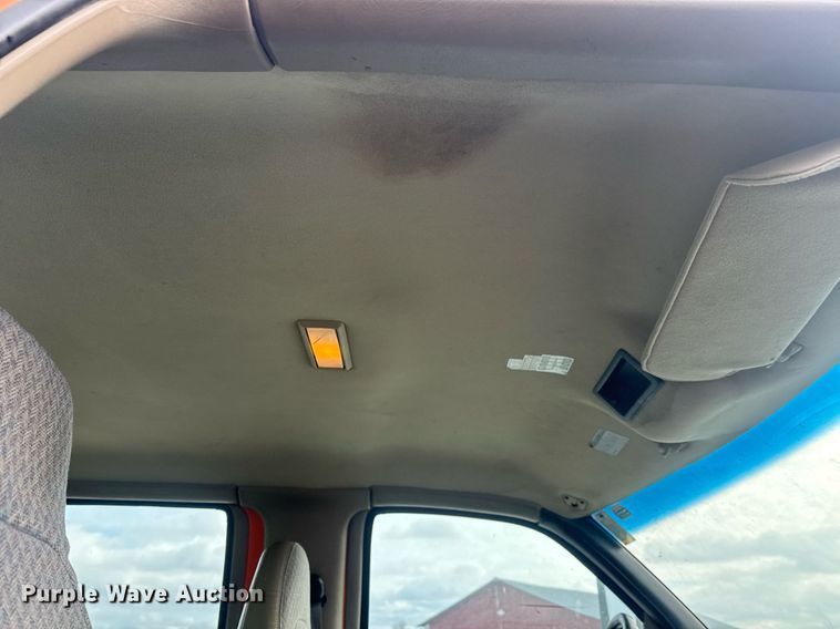 image for item LH9461 2009 GMC C6500 Crew Cab chipper truck