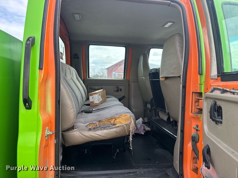 image for item LH9461 2009 GMC C6500 Crew Cab chipper truck