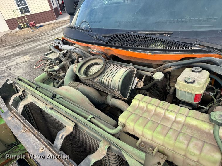 image for item LH9461 2009 GMC C6500 Crew Cab chipper truck