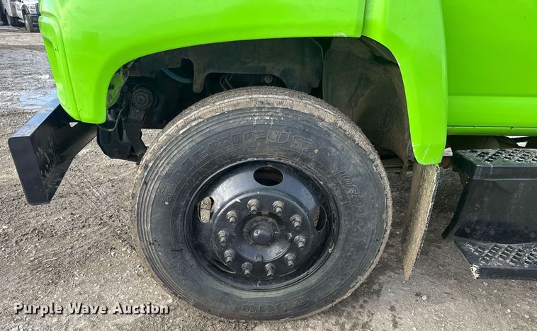 image for item LH9461 2009 GMC C6500 Crew Cab chipper truck