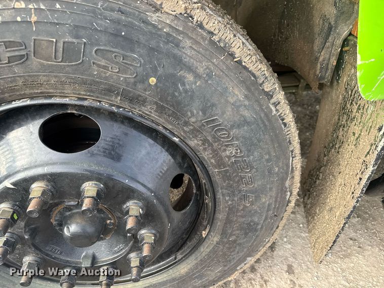 image for item LH9461 2009 GMC C6500 Crew Cab chipper truck