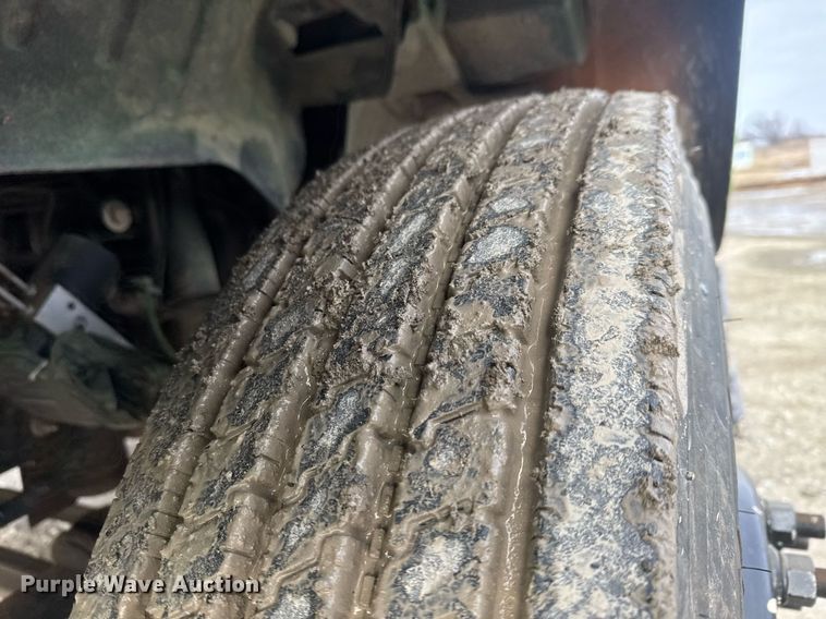 image for item LH9461 2009 GMC C6500 Crew Cab chipper truck