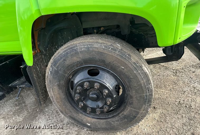 image for item LH9461 2009 GMC C6500 Crew Cab chipper truck