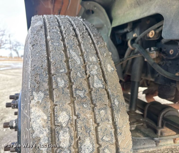 image for item LH9461 2009 GMC C6500 Crew Cab chipper truck