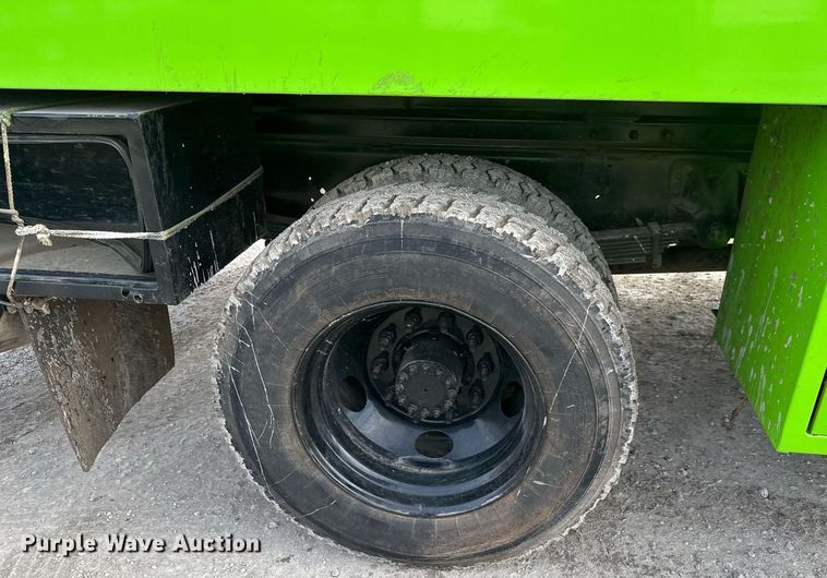 image for item LH9461 2009 GMC C6500 Crew Cab chipper truck