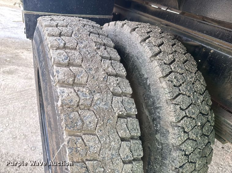 image for item LH9461 2009 GMC C6500 Crew Cab chipper truck