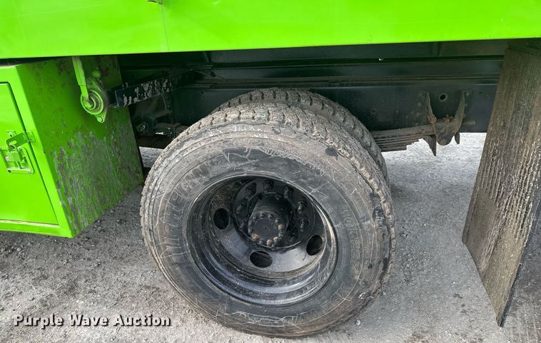 image for item LH9461 2009 GMC C6500 Crew Cab chipper truck