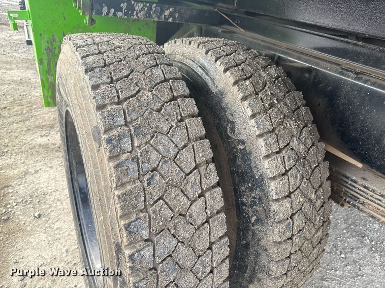 image for item LH9461 2009 GMC C6500 Crew Cab chipper truck