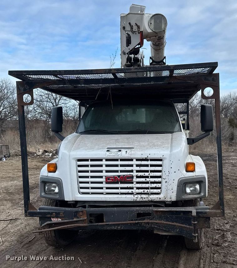image for item LH9463 2005 GMC C7500 bucket truck