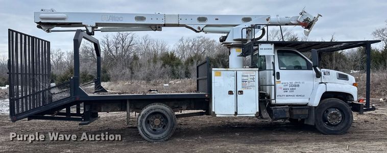image for item LH9463 2005 GMC C7500 bucket truck