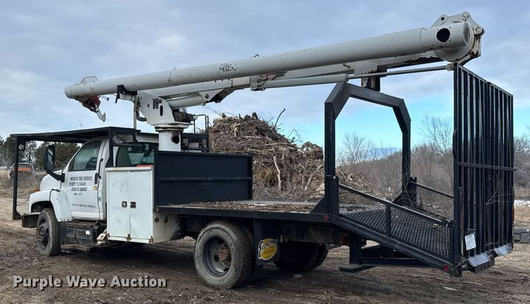 image for item LH9463 2005 GMC C7500 bucket truck