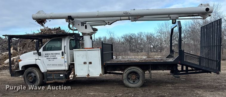 image for item LH9463 2005 GMC C7500 bucket truck