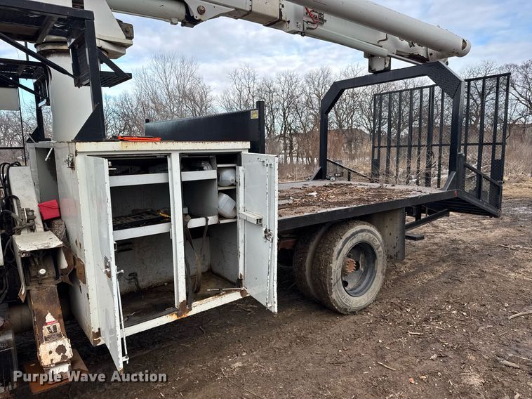 image for item LH9463 2005 GMC C7500 bucket truck