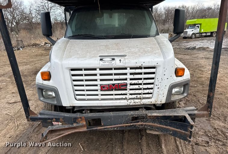 image for item LH9463 2005 GMC C7500 bucket truck