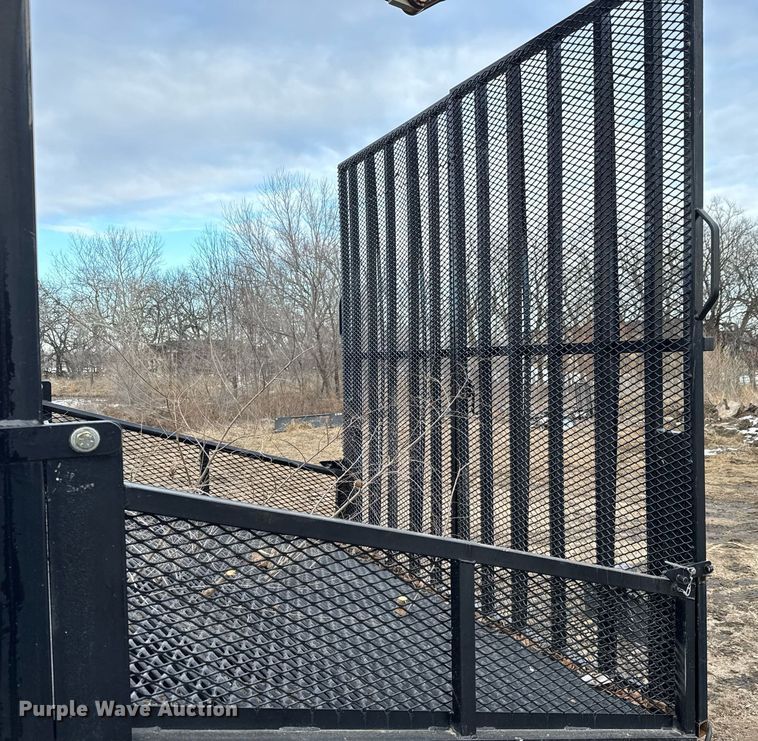 image for item LH9463 2005 GMC C7500 bucket truck