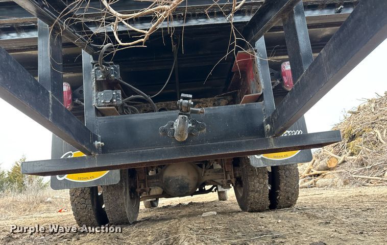 image for item LH9463 2005 GMC C7500 bucket truck