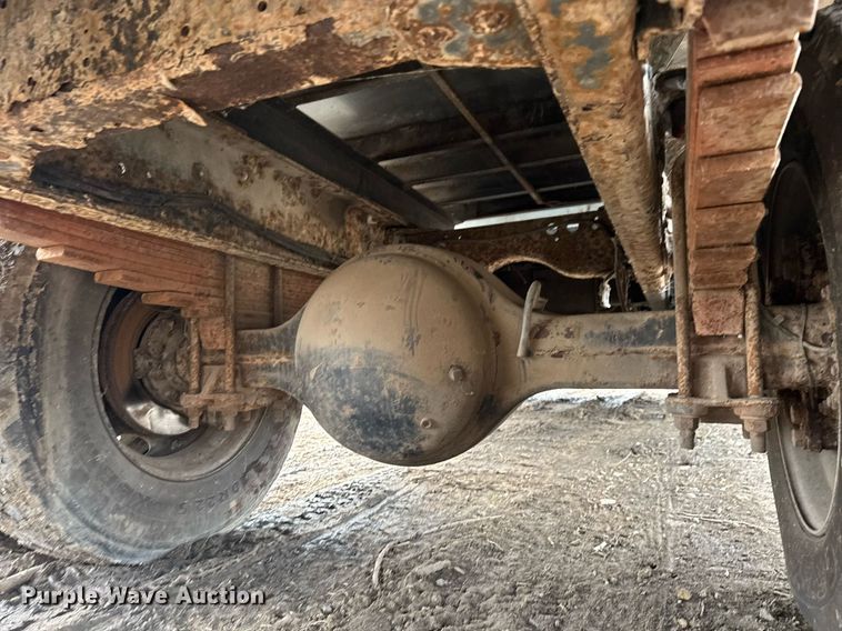 image for item LH9463 2005 GMC C7500 bucket truck