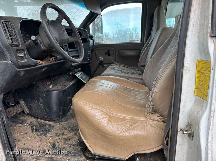 image for item LH9463 2005 GMC C7500 bucket truck