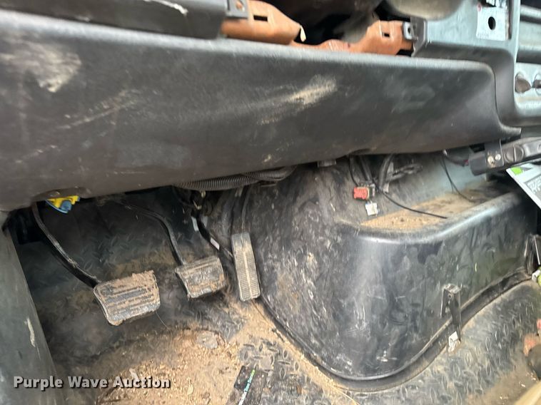 image for item LH9463 2005 GMC C7500 bucket truck