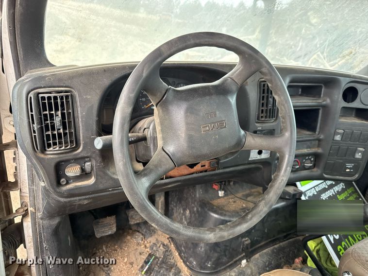 image for item LH9463 2005 GMC C7500 bucket truck