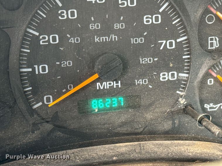 image for item LH9463 2005 GMC C7500 bucket truck