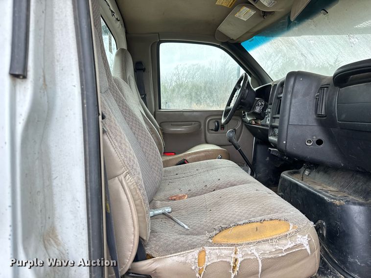 image for item LH9463 2005 GMC C7500 bucket truck