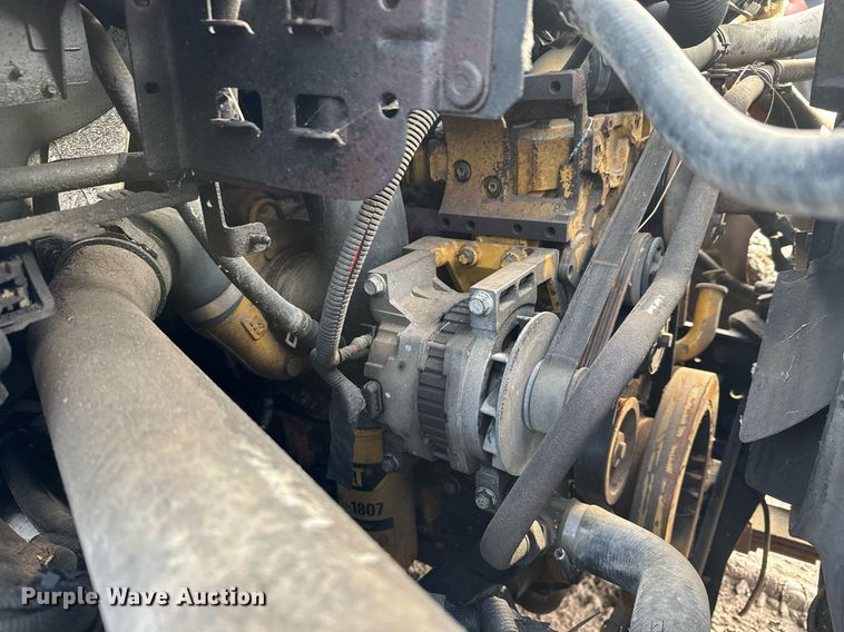 image for item LH9463 2005 GMC C7500 bucket truck