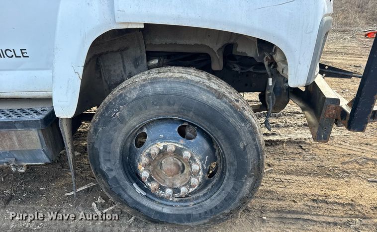 image for item LH9463 2005 GMC C7500 bucket truck