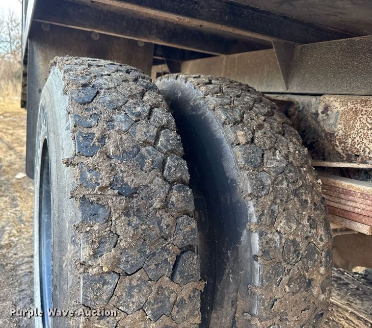 image for item LH9463 2005 GMC C7500 bucket truck