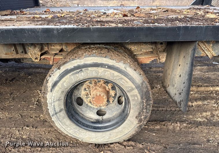 image for item LH9463 2005 GMC C7500 bucket truck