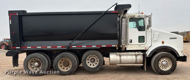 image for item LH9482 2007 Kenworth  T800 dump truck