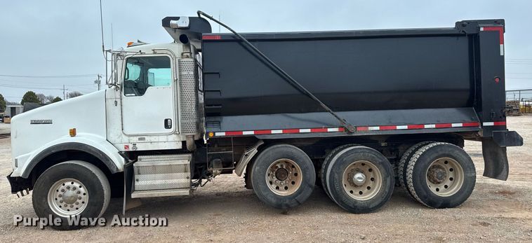 image for item LH9482 2007 Kenworth  T800 dump truck