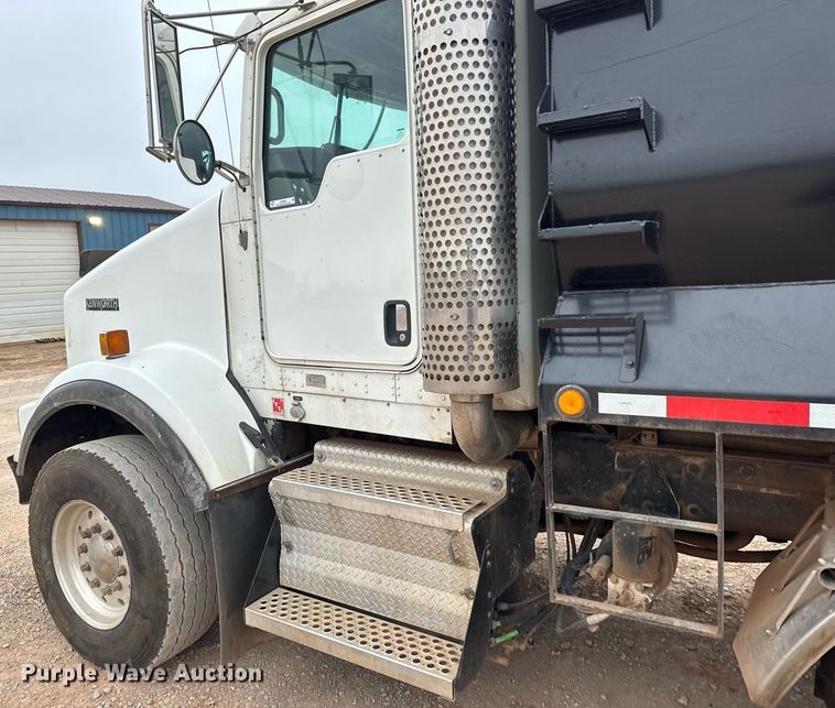 image for item LH9482 2007 Kenworth  T800 dump truck