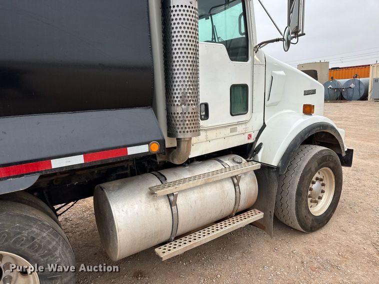 image for item LH9482 2007 Kenworth  T800 dump truck