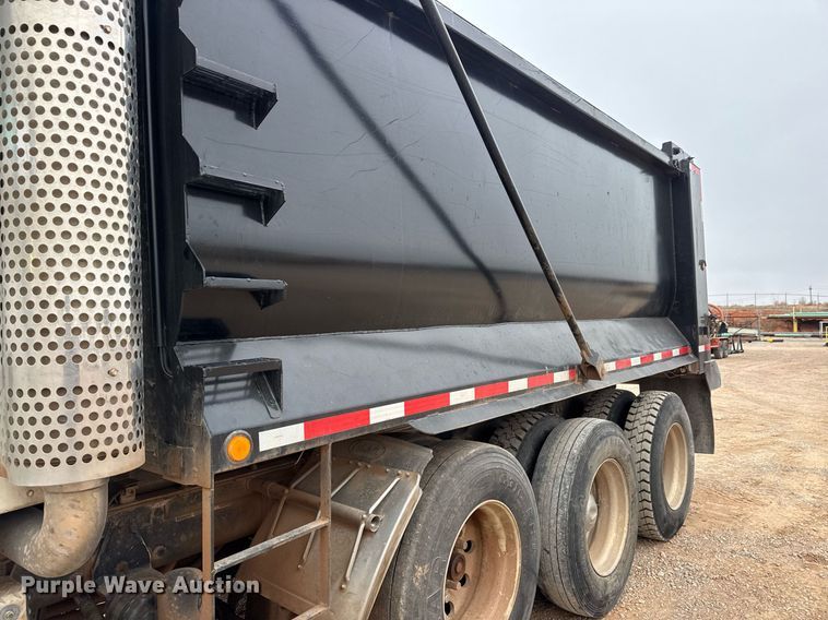 image for item LH9482 2007 Kenworth  T800 dump truck