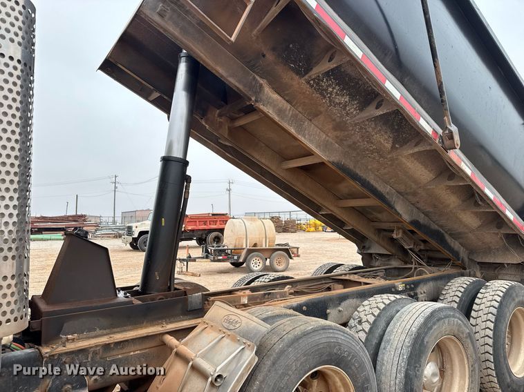 image for item LH9482 2007 Kenworth  T800 dump truck