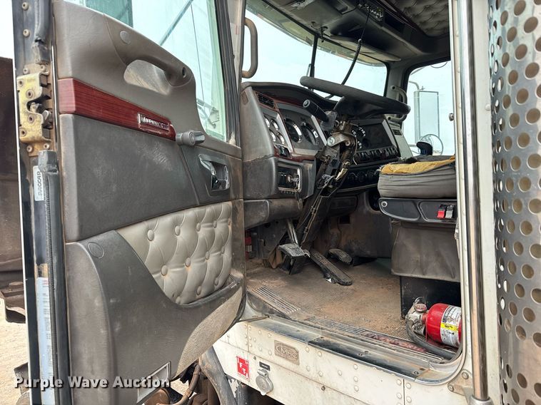 image for item LH9482 2007 Kenworth  T800 dump truck