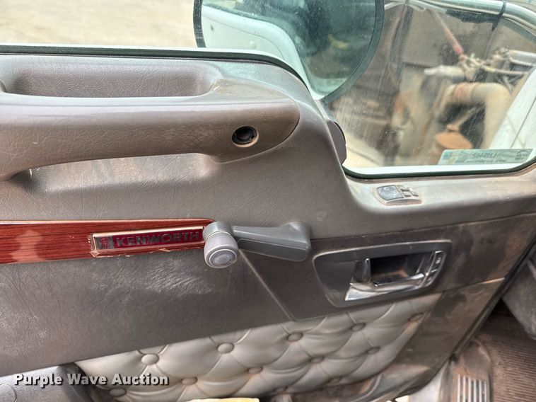 image for item LH9482 2007 Kenworth  T800 dump truck