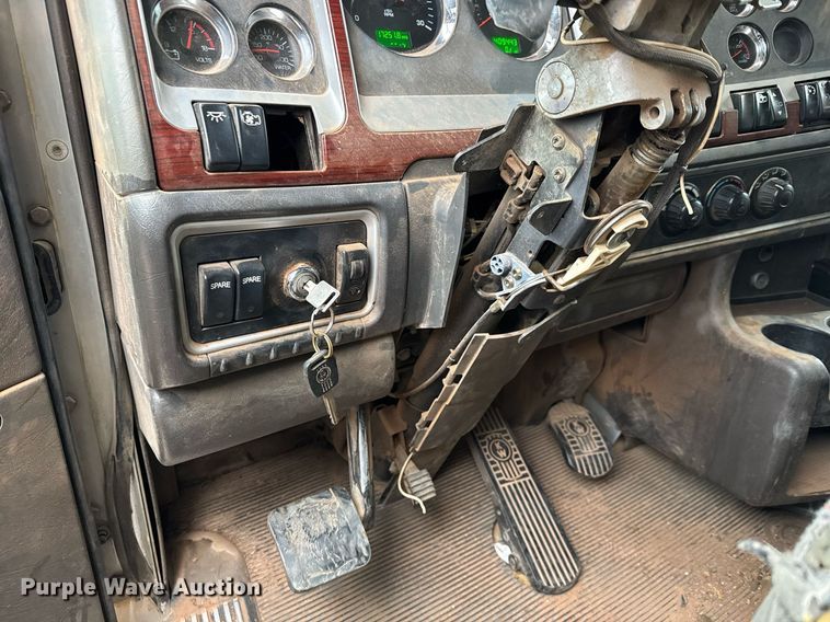 image for item LH9482 2007 Kenworth  T800 dump truck