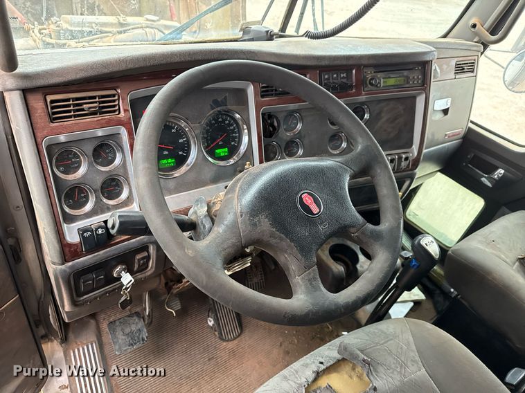 image for item LH9482 2007 Kenworth  T800 dump truck