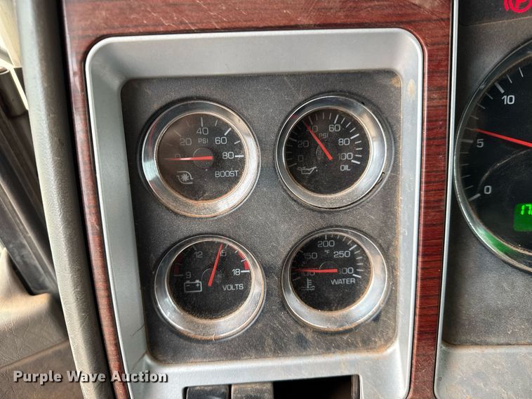 image for item LH9482 2007 Kenworth  T800 dump truck