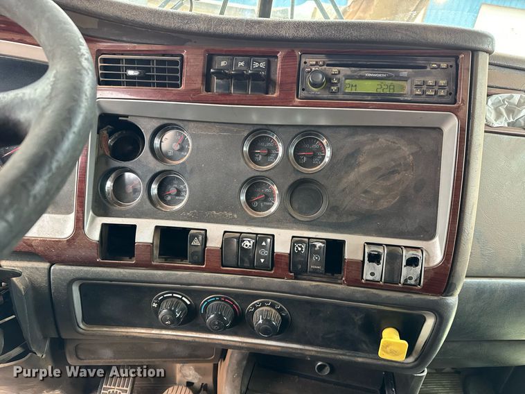 image for item LH9482 2007 Kenworth  T800 dump truck