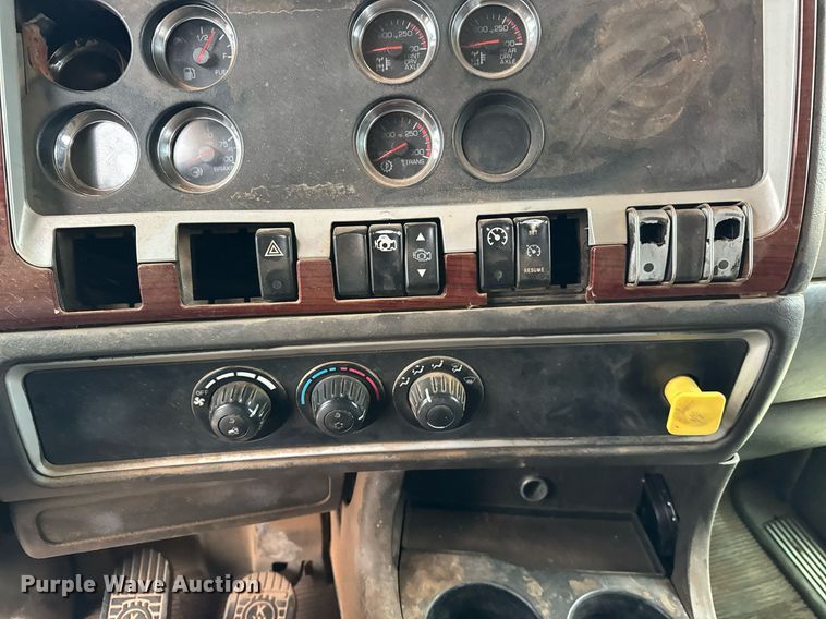 image for item LH9482 2007 Kenworth  T800 dump truck