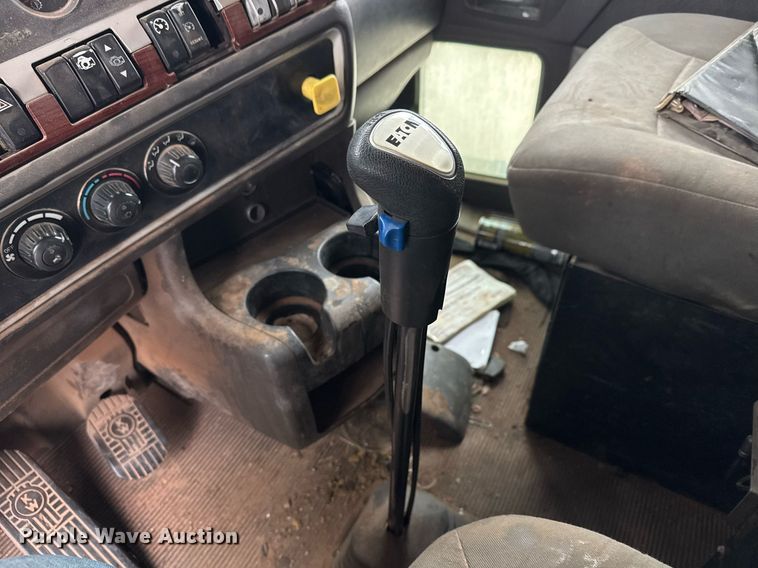 image for item LH9482 2007 Kenworth  T800 dump truck