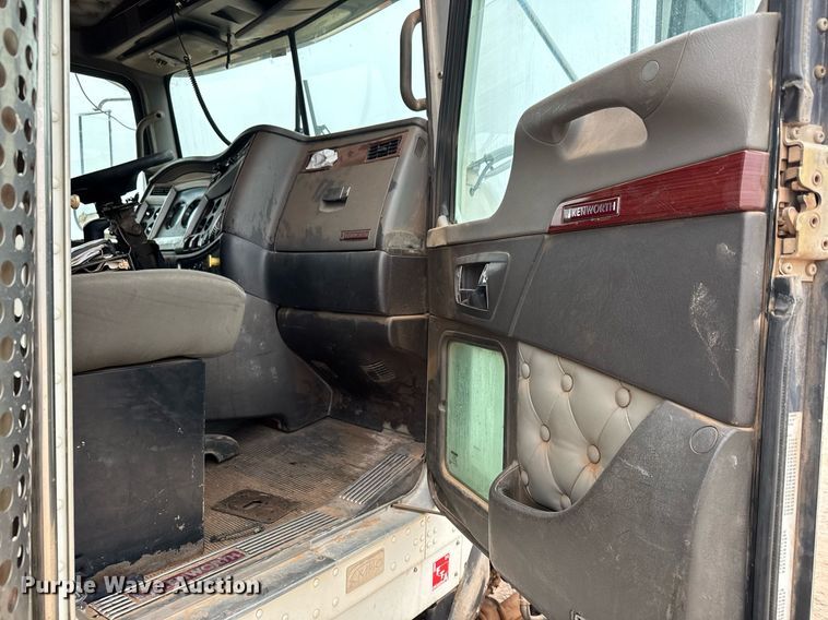 image for item LH9482 2007 Kenworth  T800 dump truck