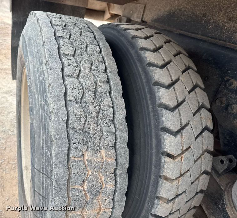 image for item LH9482 2007 Kenworth  T800 dump truck