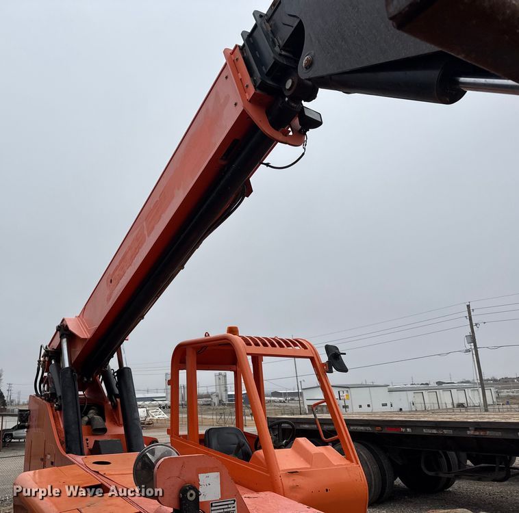 image for item LH9485 2015 JLG 8042 telehandler