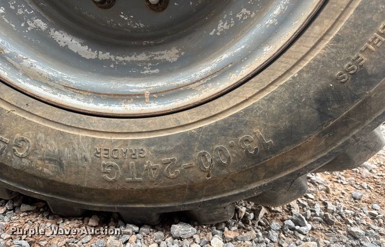 image for item LH9485 2015 JLG 8042 telehandler